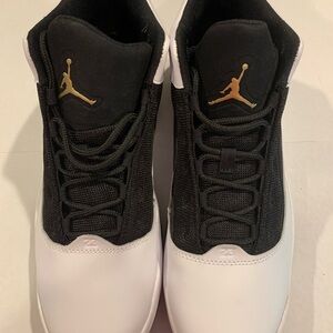 Nike Air Jordan Max Aura 2 White Metallic Gold Black CK6636-107 Mens Size 11.5